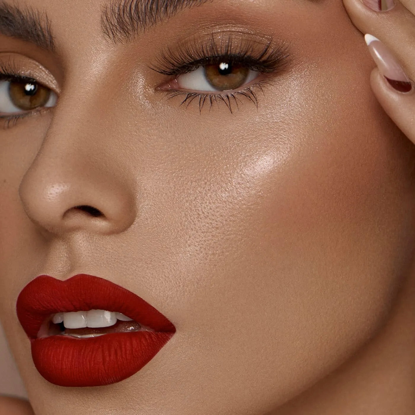 MAQUILLAJE LÍQUIDO ARANTZA - MAKE IT HAPPEN!