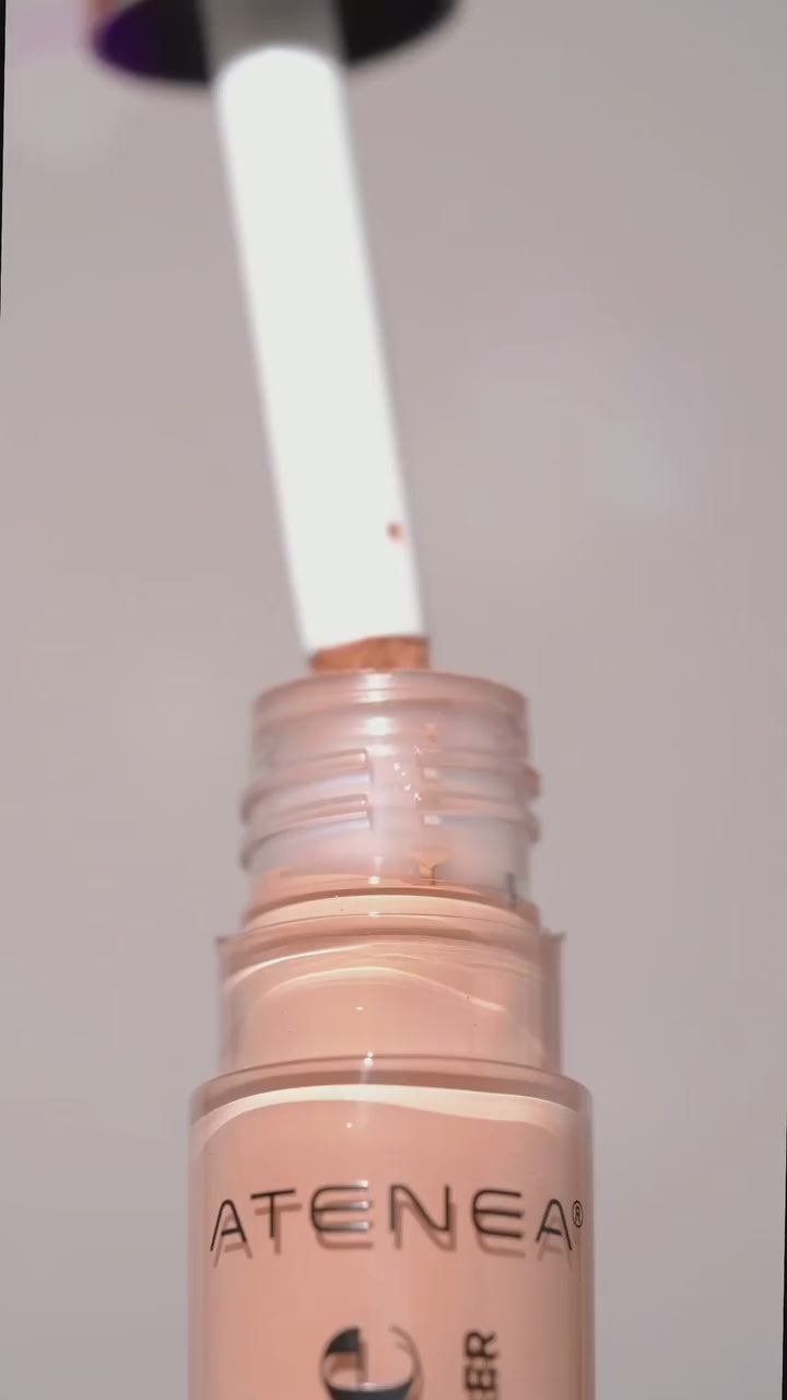 Cargar vídeo: CORRECTOR LIQUIDO ATENEA 1ST SCENE